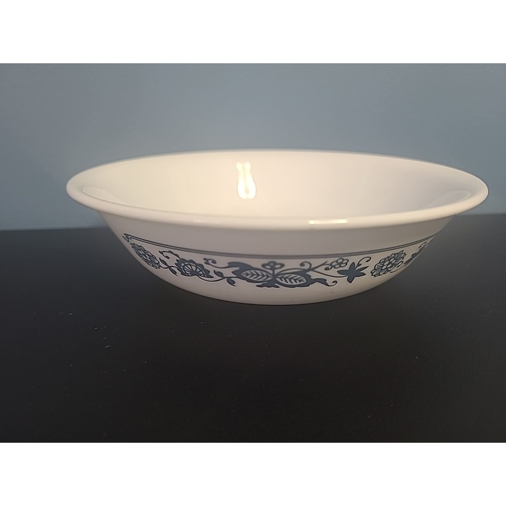 Pyrex Milk Glass Old Town Blue Onion Fruit / Dessert /Sauce Bowl 5 3/8" x 1 3/8"